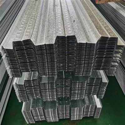 Skryté spojovacie prvky kovová strešná krytina